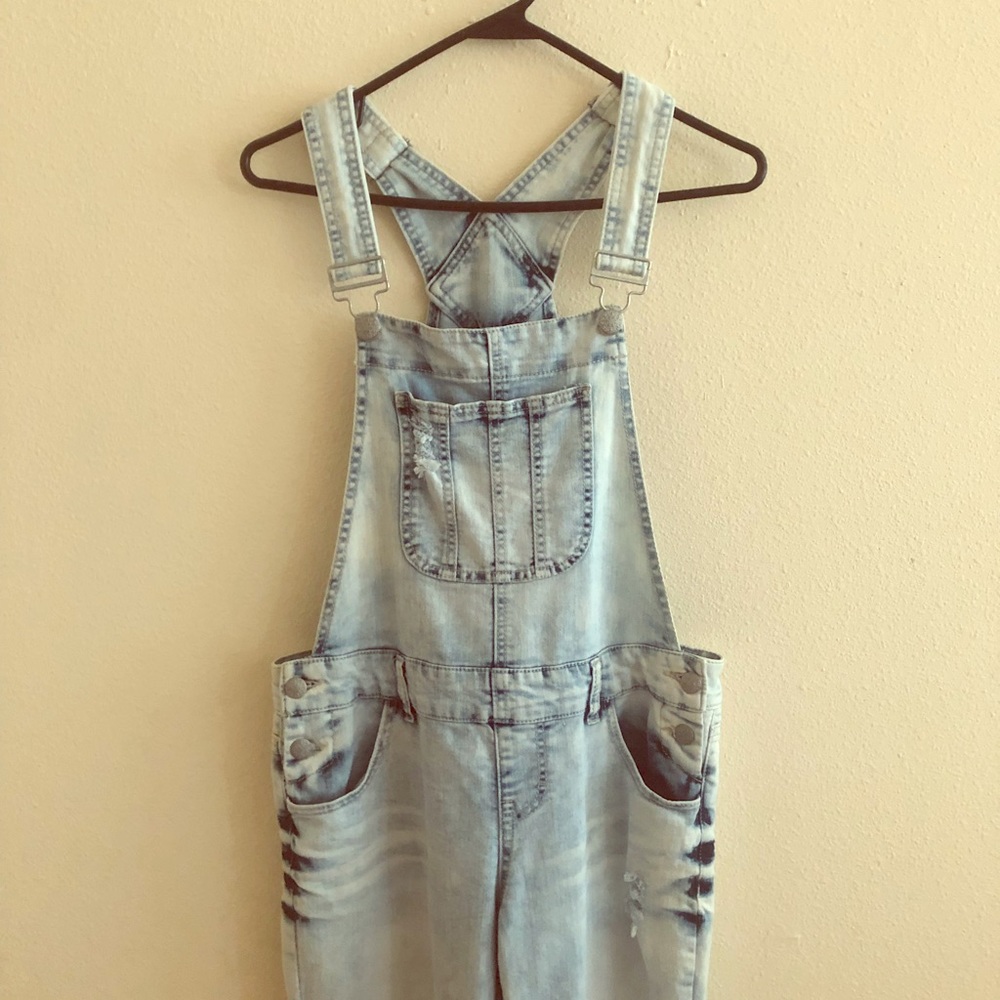 NWOT Distressed Overalls 💫